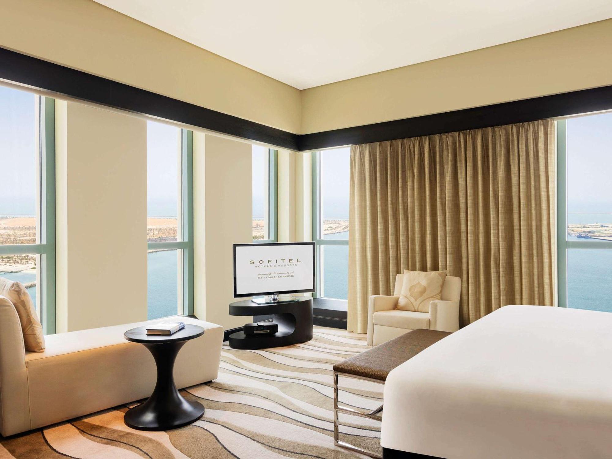 Отель Sofitel Abu Dhabi Corniche Экстерьер фото A room at the hotel